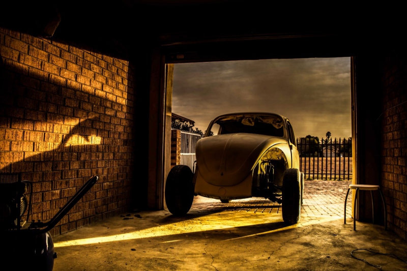 carrosserie-TOURRETTE LEVENS-min_car_garage_volkswagen_sunset_vw_beetle-81658